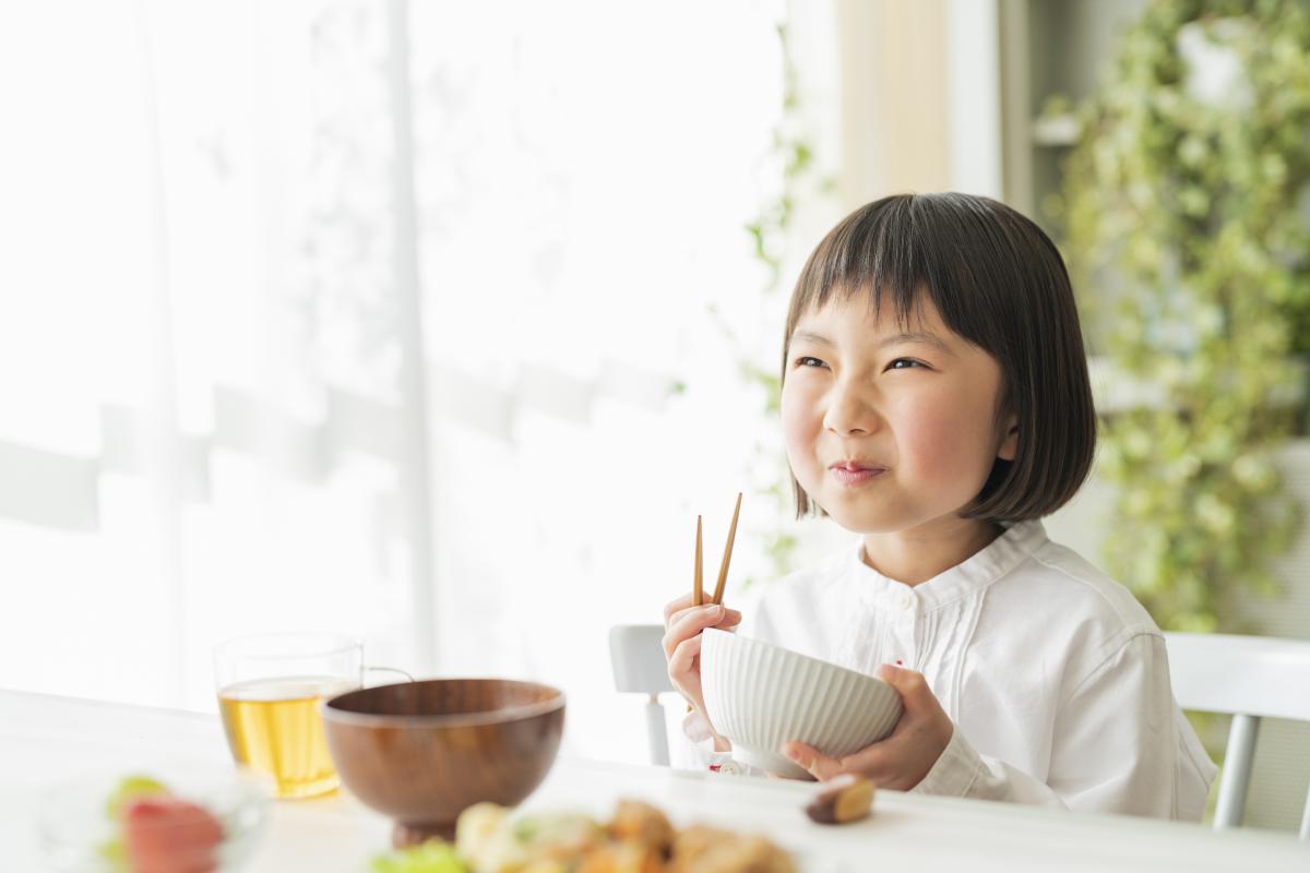 朝食を食べた「つもり」でパフォーマンスが上がる？論文が紐解く認知が運動能力に及ぼす科学的影響とトレーナーの活かし方【朝食×心理×運動】