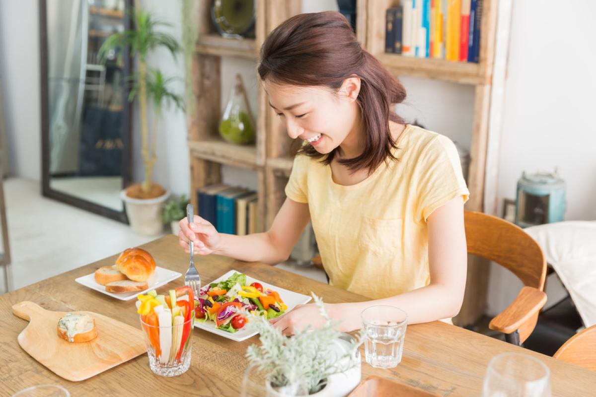 【マインドフルネス食事法で体重減少＆過食抑制】ジム＆フィットネストレーナー必読の食習慣改革！五感をフル稼働して食事と向き合おう