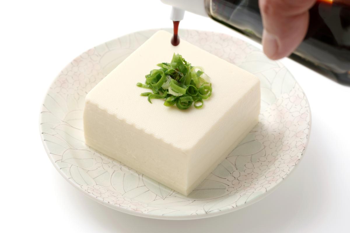 【管理 栄養士 監修】豆腐のカロリーや栄養、木綿豆腐と絹ごし豆腐との違いなどについて栄養コンシェルジュがご紹介