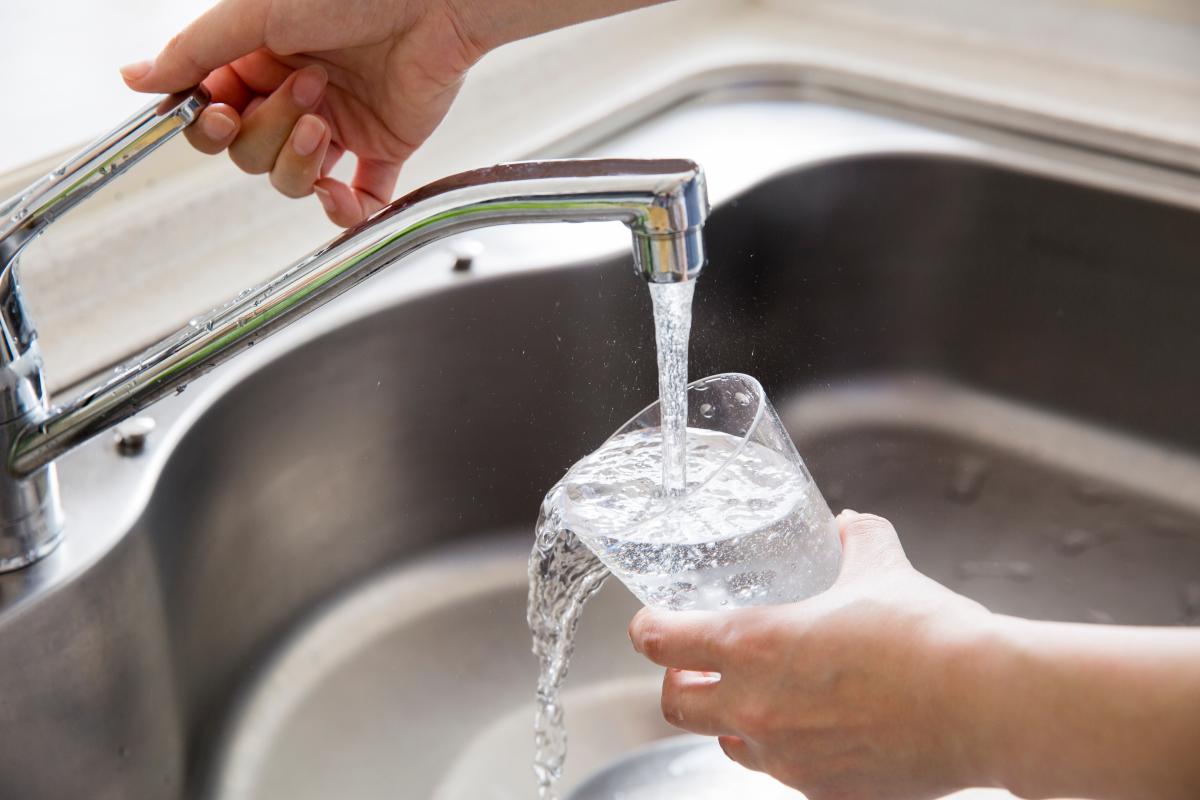 【PFAS（ピーファス）とは何か】水質汚染と健康リスク｜最新データから考える飲料水と栄養の関係（栄養学の資格 栄養コンシェルジュ）